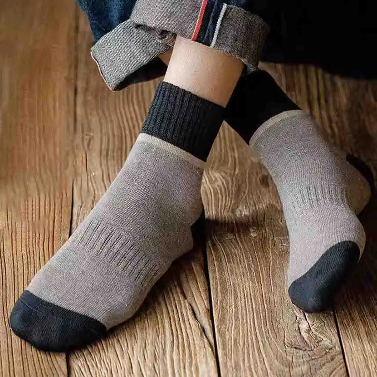 😍🧦 【10 par 】 Ciepłe wełniane skarpetki antybakteryjne i dezodorujące na jesień i zimę