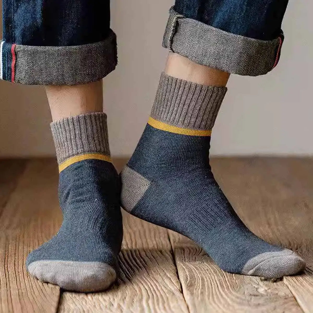 😍🧦 【10 par 】 Ciepłe wełniane skarpetki antybakteryjne i dezodorujące na jesień i zimę