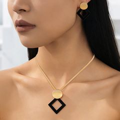 🔥 50% reducere 💎 Set colier și cercei modern și elegant ✨ Elegant și clasic, potrivit pentru purtare zilnică și petreceri 🌿