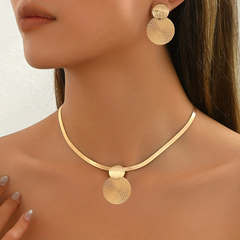 🔥 50% reducere 💎 Set colier și cercei modern și elegant ✨ Elegant și clasic, potrivit pentru purtare zilnică și petreceri 🌿
